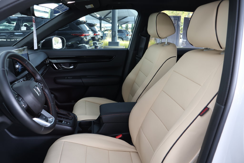 Used 2025 Honda CR-V Sport Touring image 8