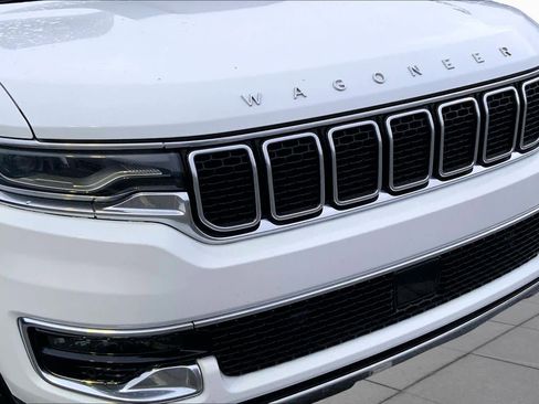 Used 2022 Jeep Wagoneer Series III w/ Premium Group I AWD/4WD image 29