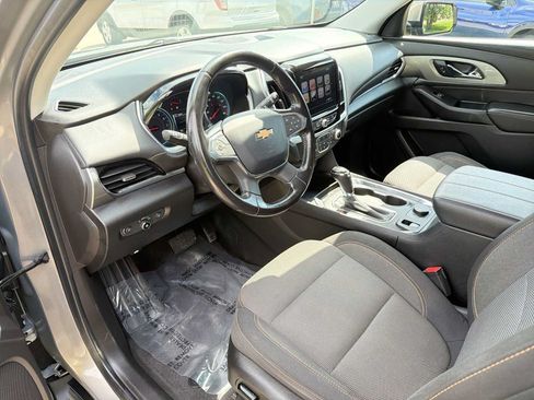 Used 2019 Chevrolet Traverse LT FWD image 2