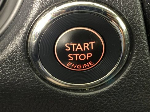 Used 2018 Nissan Rogue SV FWD image 17