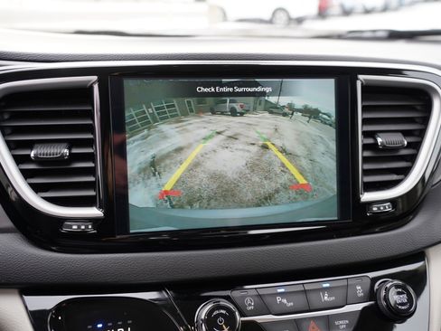 Used 2024 Chrysler Pacifica Touring-L image 33