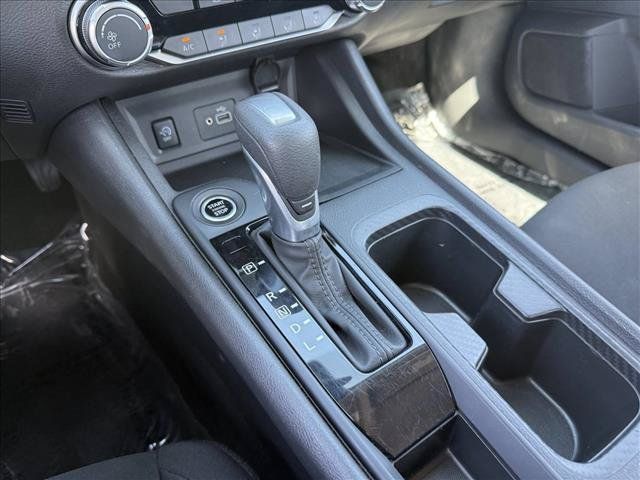 Used 2025 Nissan Sentra S FWD image 16