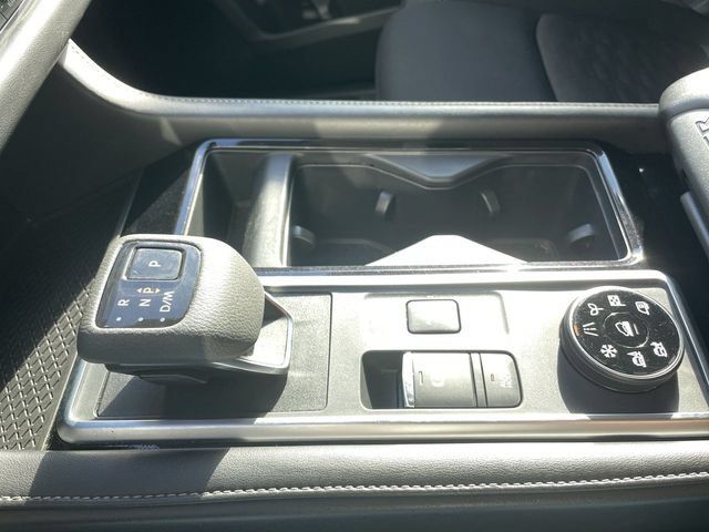 Used 2024 Nissan Pathfinder SV AWD/4WD image 19