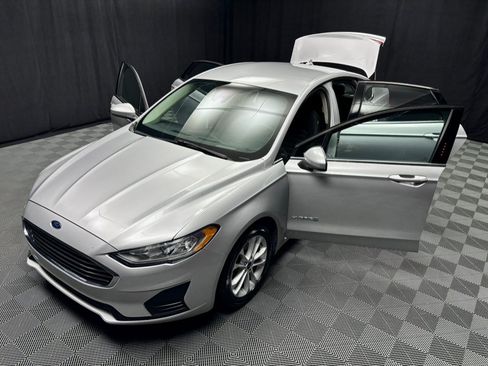 Used 2019 Ford Fusion SE FWD image 18
