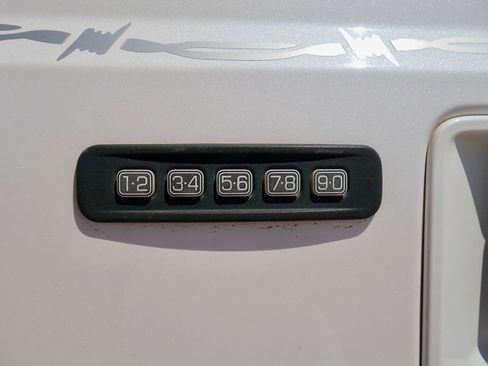 Used 2013 Ford F250 Lariat w/ Chrome Pkg image 9