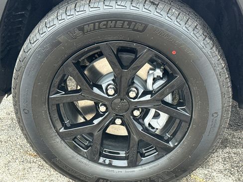 New 2025 Jeep Grand Cherokee Altitude image 8