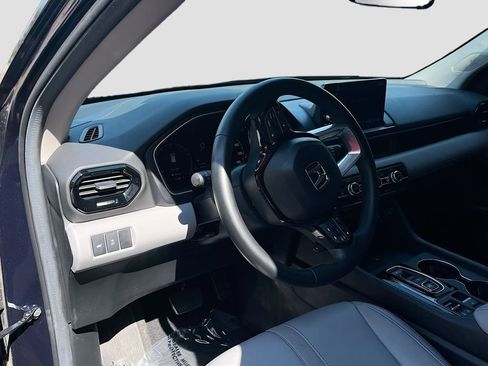 Used 2025 Honda Pilot EX-L image 9