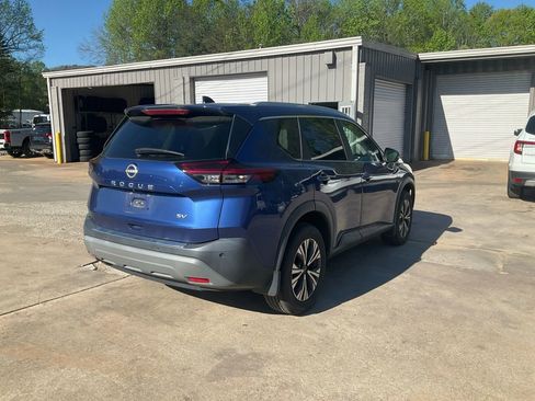 Used 2022 Nissan Rogue SV w/ SV Premium Package image 5