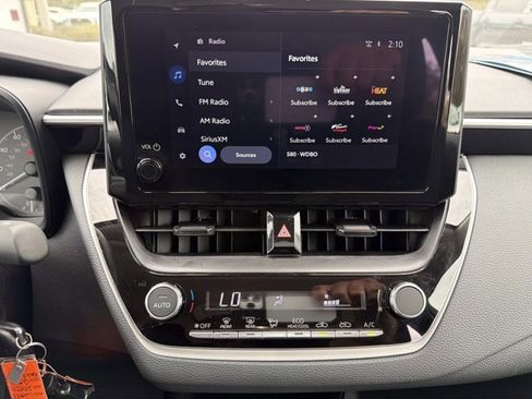 Used 2025 Toyota Corolla LE image 27