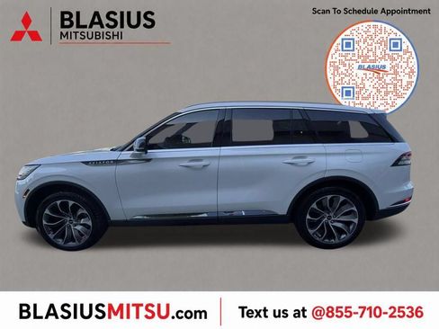 Used 2025 Lincoln Aviator Reserve AWD/4WD image 9