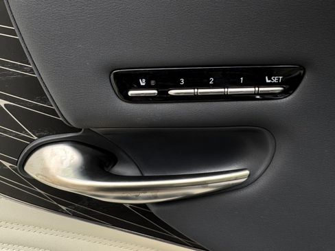 Used 2023 Lexus LS 500h AWD w/ Luxury Package image 92