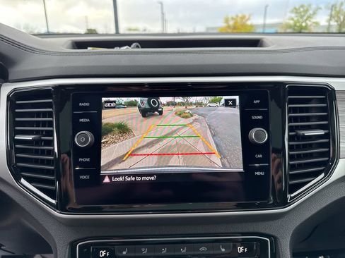 Certified 2022 Volkswagen Atlas Cross Sport SE image 20