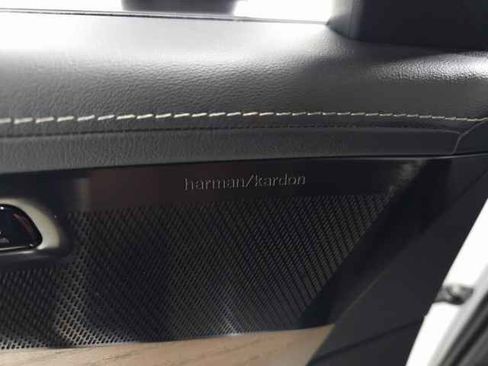 New 2025 Volvo XC90 T8 Plus w/ Protection Package Premier image 11