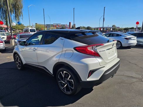 Used 2019 Toyota C-HR XLE image 5