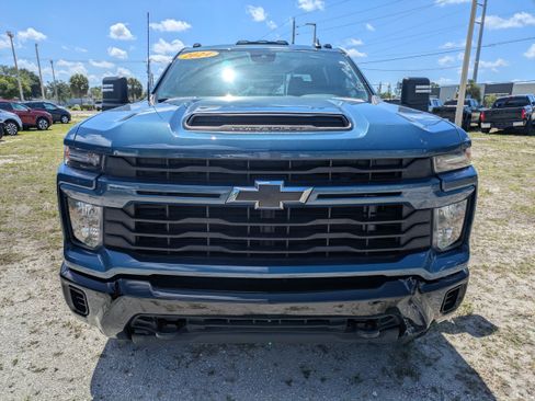 Used 2024 Chevrolet Silverado 2500 Custom w/ Custom Value Package AWD/4WD image 9