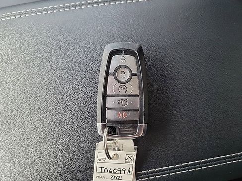 Used 2021 Ford Edge Titanium w/ Equipment Group 301A image 5