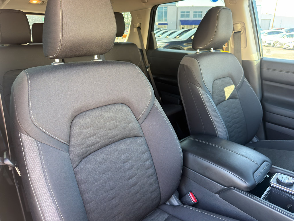 Used 2025 Nissan Pathfinder SV AWD/4WD image 25