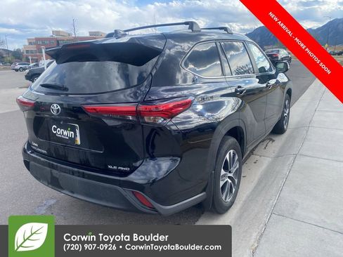 Used 2023 Toyota Highlander XLE image 7
