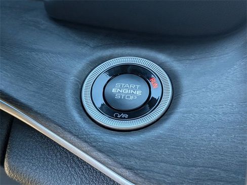 New 2025 Jeep Grand Cherokee Limited w/ Black Appearance Package image 21