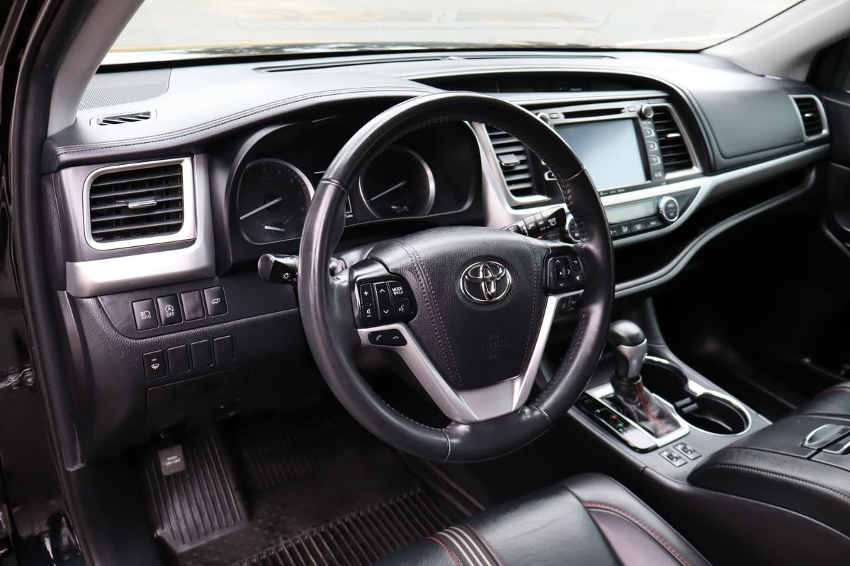 Used 2019 Toyota Highlander SE AWD/4WD image 14