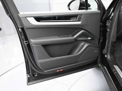 New 2026 Porsche Cayenne AWD/4WD image 15