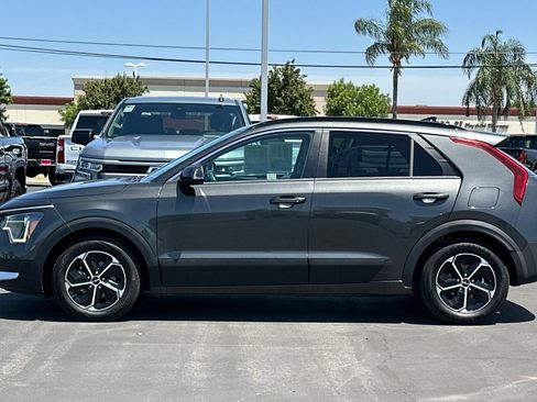 Used 2023 Kia Niro EX FWD image 8