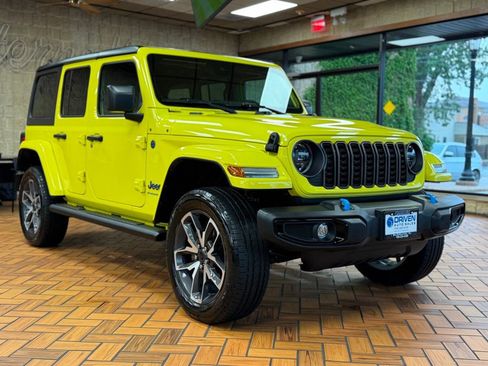 Used 2024 Jeep Wrangler Unlimited w/ Convenience Group AWD/4WD image 10