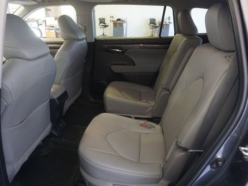 Certified 2025 Toyota Highlander Limited AWD/4WD image 21