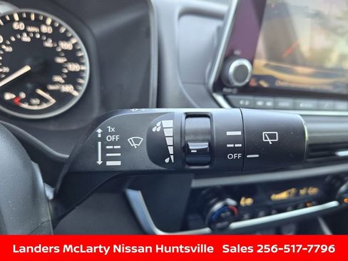 Used 2025 Nissan Rogue SV AWD/4WD image 22