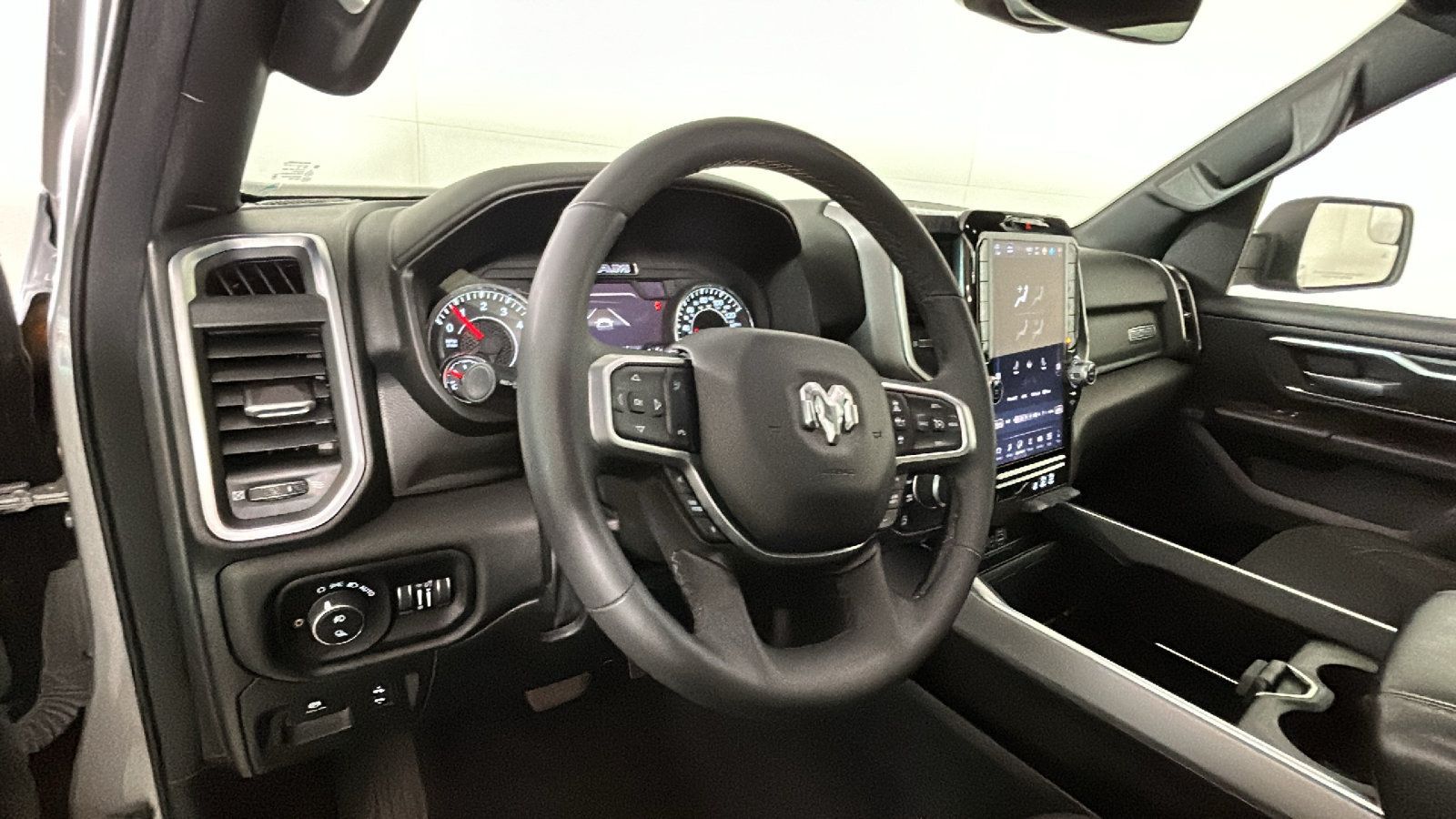 Used 2025 RAM 1500 Big Horn AWD/4WD image 16