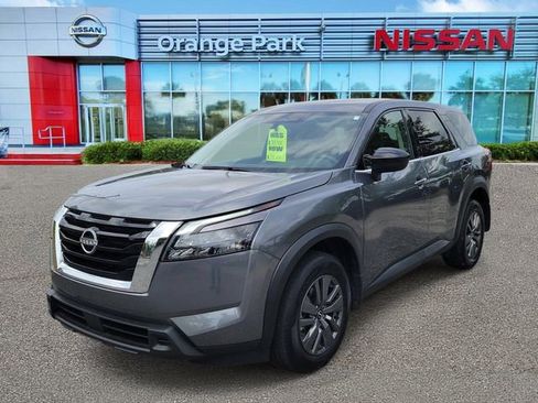 Used 2025 Nissan Pathfinder S AWD/4WD image 4