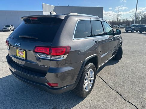 Used 2021 Jeep Grand Cherokee Laredo image 3