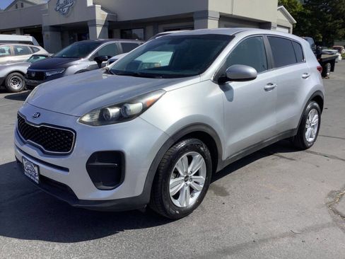 Used 2019 Kia Sportage LX image 2