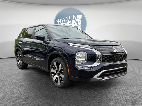 New 2025 Mitsubishi Outlander SE image 1