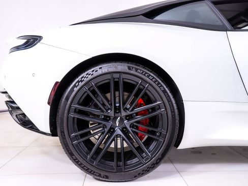 Used 2025 Aston Martin DB12 Coupe RWD image 18