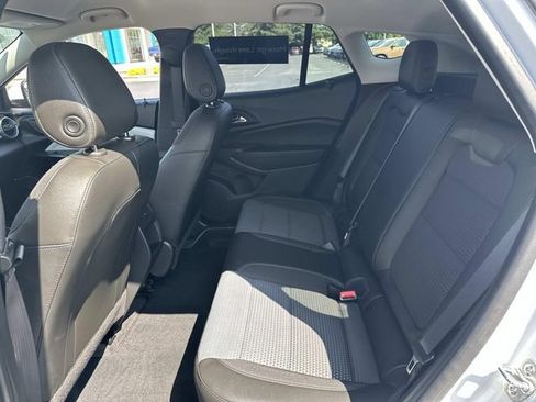 Used 2025 Chevrolet Trax LT w/ Driver Confidence Package FWD image 19