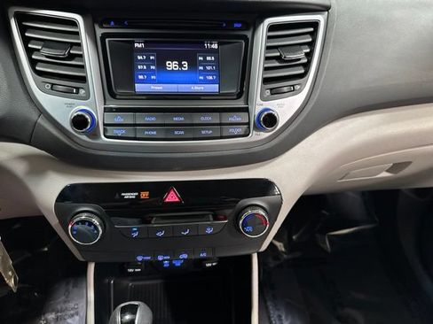 Used 2018 Hyundai Tucson SE AWD/4WD image 16