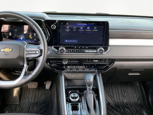 Used 2024 Chevrolet Colorado LT w/ LT Convenience Package image 9