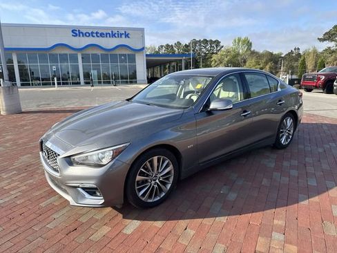 Used 2018 INFINITI Q50 Luxe w/ Essential Package (3.0T Luxe) image 4