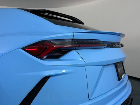 Used 2022 Lamborghini Urus AWD/4WD image 45