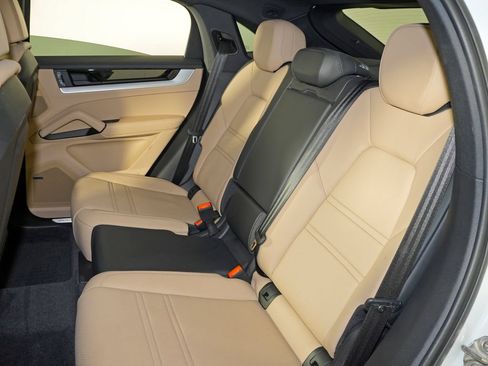 Certified 2024 Porsche Cayenne Coupe AWD/4WD image 37