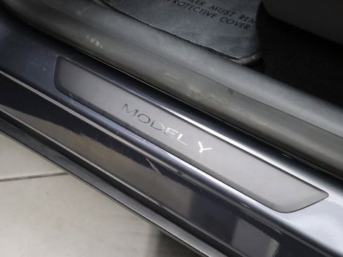 Used 2023 Tesla Model Y Long Range AWD/4WD image 29