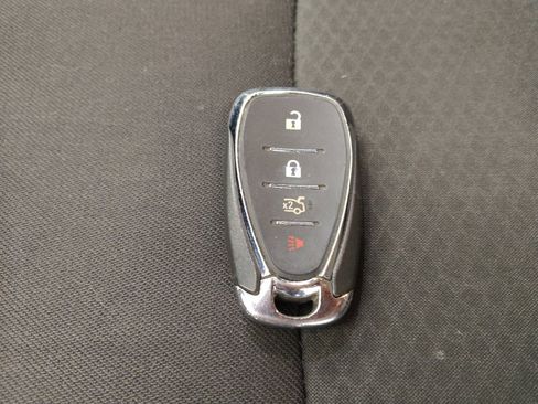 Used 2017 Chevrolet Malibu LT image 32