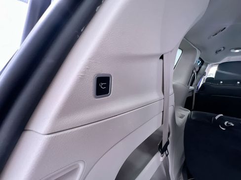 Used 2018 Chrysler Pacifica Touring-L Plus FWD image 46