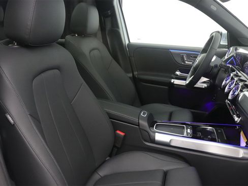 New 2026 Mercedes-Benz GLB 250 image 9