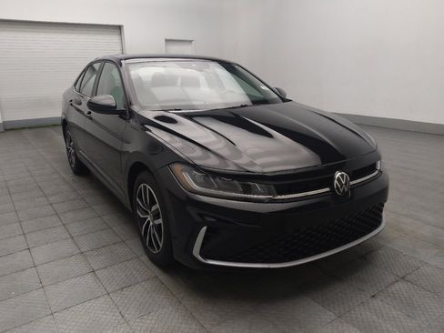 Used 2025 Volkswagen Jetta SE FWD image 13