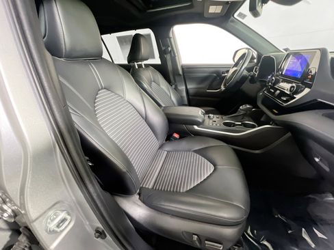 Used 2023 Toyota Highlander XSE AWD/4WD image 27