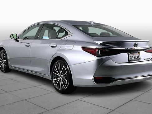 Used 2025 Lexus ES 300h w/ Premium Package image 11