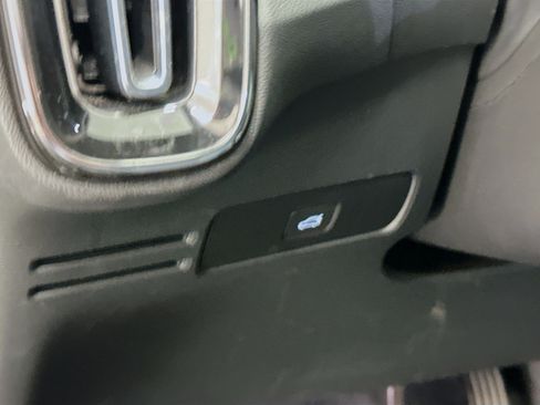 Used 2023 Volvo XC40 B5 Plus w/ Protection Package Premier image 17