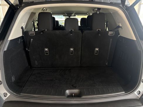 Used 2025 Nissan Pathfinder SV image 34